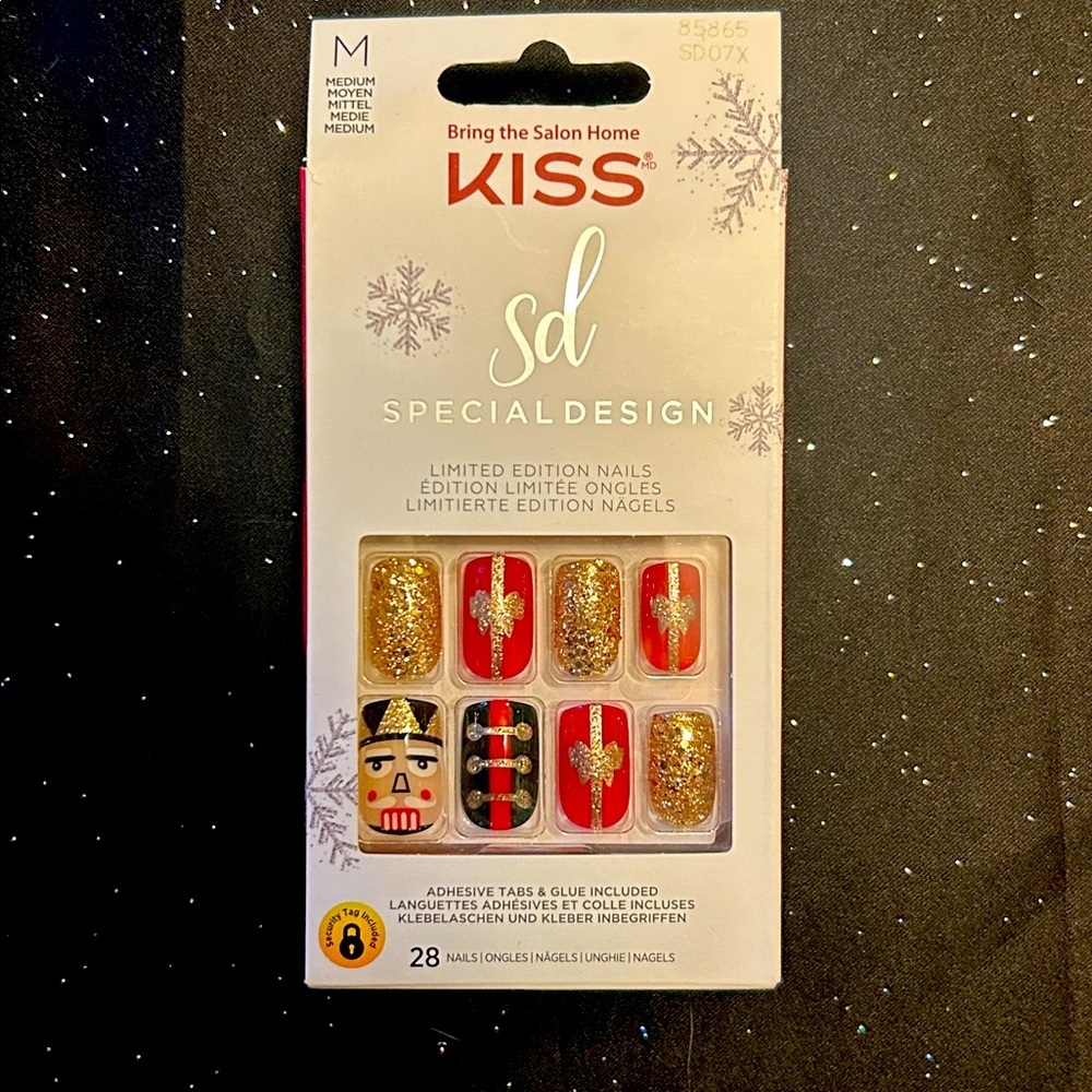 Kiss 🎄 Special Design Nails